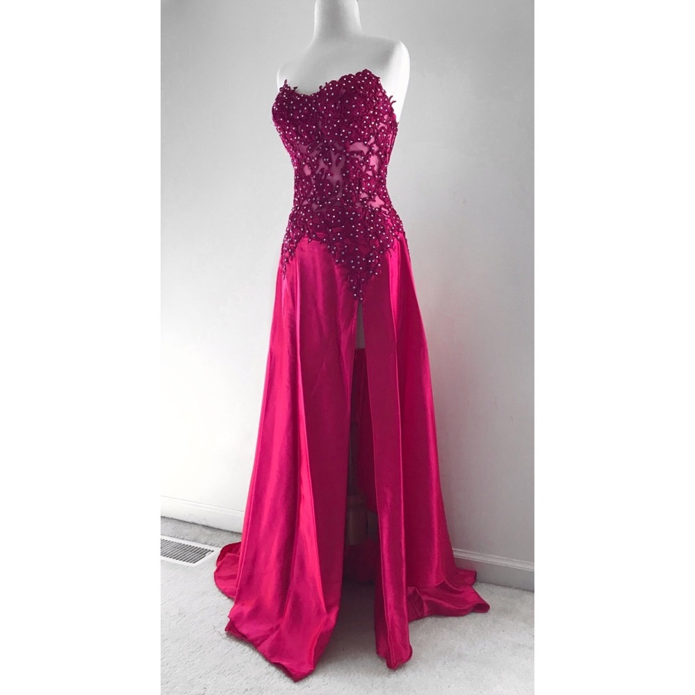 Fuschia Lace Prom Dress 🌺